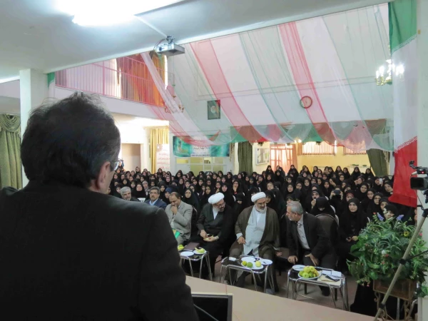 دیدار با دانشجویان دختر