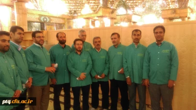 حضور تعدادی از همکاران اداری و دانشجویان در مراسم غبارروبی حرم مطهر حضرت معصومه (س)