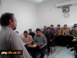 کلاس آموزش مقدمات کمکهای اولیه در مرکز هلال احمر استان