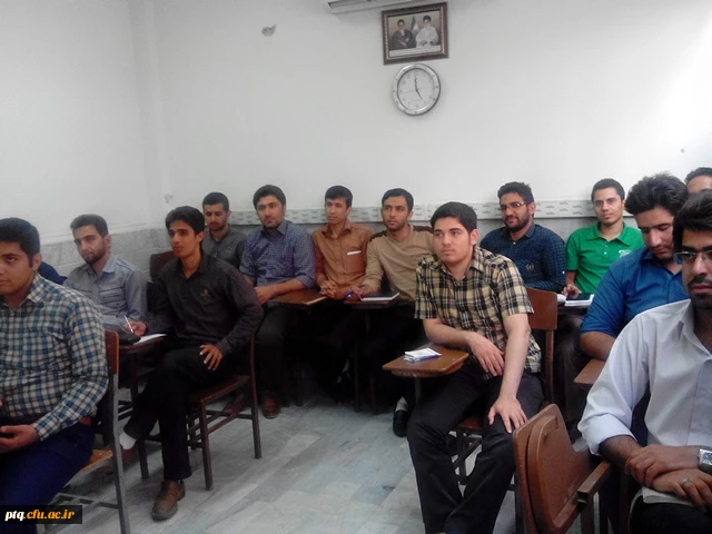 کلاس آموزش مقدمات کمکهای اولیه در مرکز هلال احمر استان