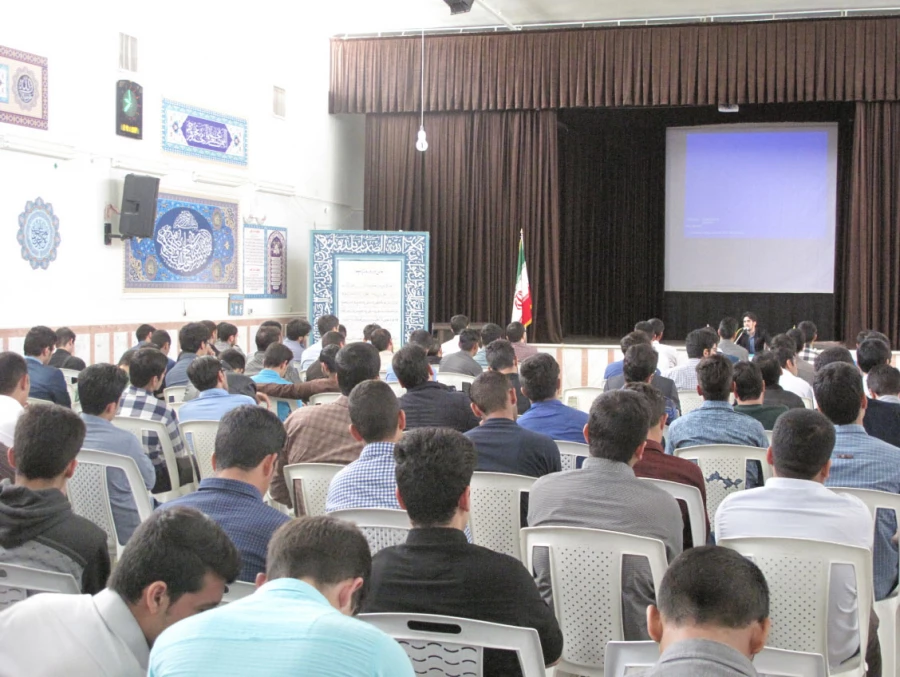 آشنایی با خطرات فضای مجازی