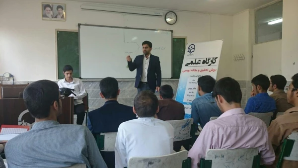 برگزاری کارگاه روش تحقیق و مقاله نویسی برای دانشجویان ادبیات عرب توسط دکتر پروین