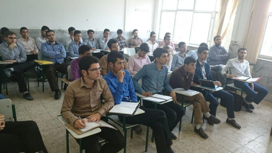 برگزاری کارگاه روش تحقیق و مقاله نویسی برای دانشجویان ادبیات عرب توسط دکتر پروین