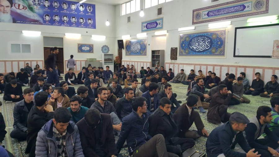 تقدیر از برگزیدگان مسابقات  ورزشی پردیس 5