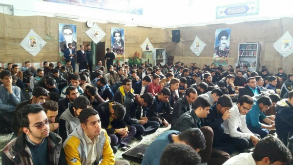 به مناسبت سالروز ولادت حضرت ختمی مرتبت محمد مصطفی صلی الله علیه و آله و امام صادق علیه السلام (هفته وحدت) و 16 آذر (روز دانشجو) مراسم باشکوهی در روز دوشنبه 96/9/13 با حضور استادان و کارکنان و دانشجویان پردیس آیت الله طالقانی قم برگزار شد.
در این مراسم پس