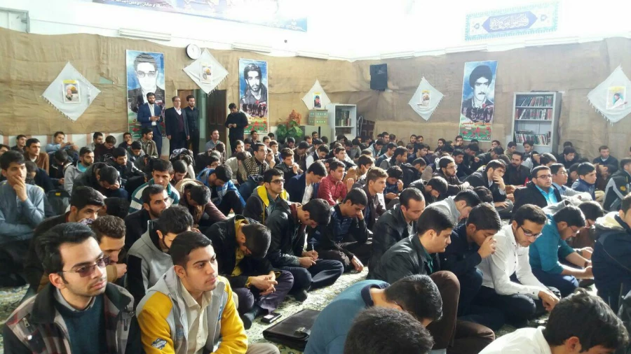 به مناسبت سالروز ولادت حضرت ختمی مرتبت محمد مصطفی صلی الله علیه و آله و امام صادق علیه السلام (هفته وحدت) و 16 آذر (روز دانشجو) مراسم باشکوهی در روز دوشنبه 96/9/13 با حضور استادان و کارکنان و دانشجویان پردیس آیت الله طالقانی قم برگزار شد.
در این مراسم پس