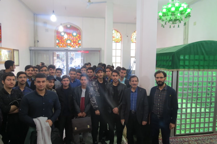 بازدید از کتابخانه