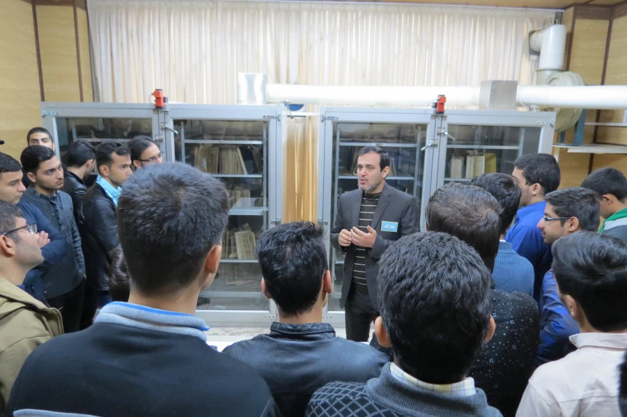 بازدید از کتابخانه