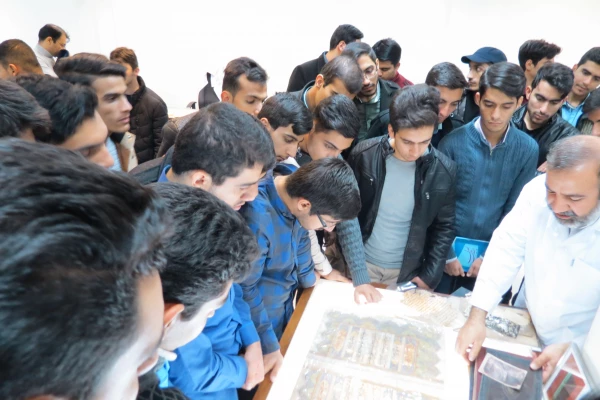 بازدید از کتابخانه