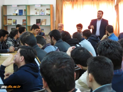 گفتگوی صمیمانه نمایندگان کلاس ها، اعضای شورای صنفی  و نمایندگان اتاق های سرای دانشجویی پردیس با مسئولان دانشگاه فرهنگیان استان قم بمناسبت روز دانشجو