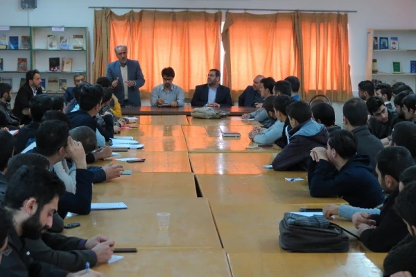 جلسه پرسش وپاسخ مسئولین پردیس دانشگاه فرهنگیان قم