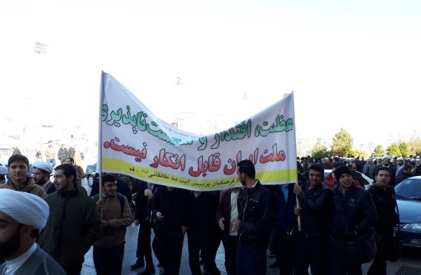 حضور دانشجویان واساتید در راهپیمایی 9دی