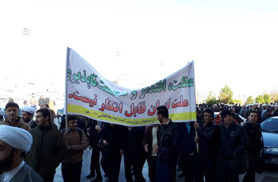 حضور دانشجویان واساتید در راهپیمایی 9دی