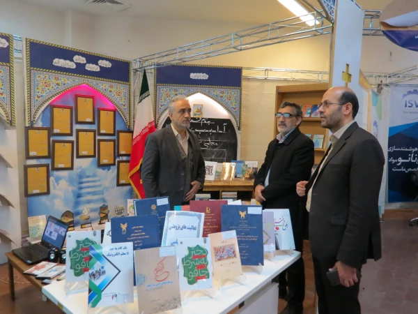 برگزاری نمایشگاه هفته پژوهش استان قم 3