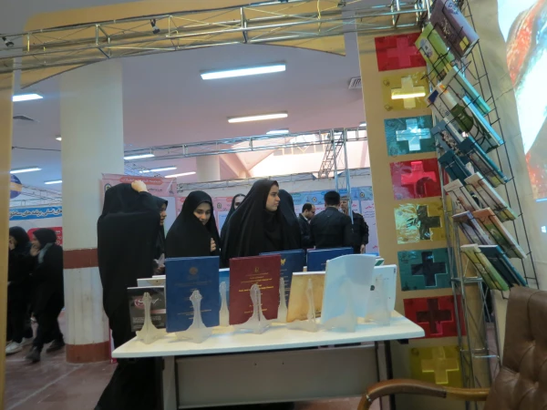 برگزاری نمایشگاه هفته پژوهش استان قم 6