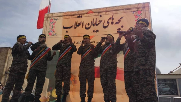 برپایی غرفه و سن بچه های خیابان انقلاب به همت بسیج دانشجویی  3