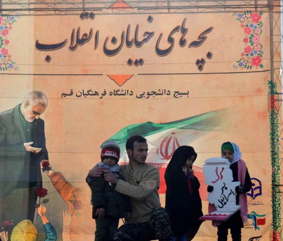 برپایی غرفه و سن بچه های خیابان انقلاب به همت بسیج دانشجویی  4