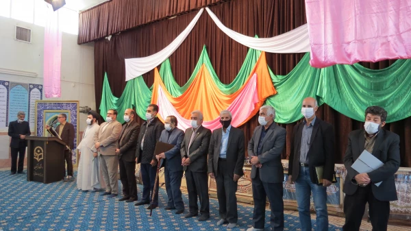 مراسم تجلیل از همکاران پیشکسوت پردیس آیت الله طالقانی قم 5