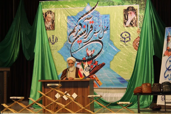 برگزاری محفل انس با قرآن کریم در پردیس آیت الله طالقانی قم 3