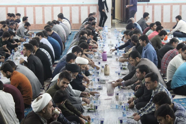 برگزاری محفل انس با قرآن کریم در پردیس آیت الله طالقانی قم 7