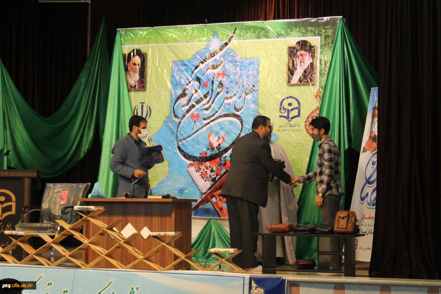 برگزاری محفل انس با قرآن کریم در پردیس آیت الله طالقانی قم 10