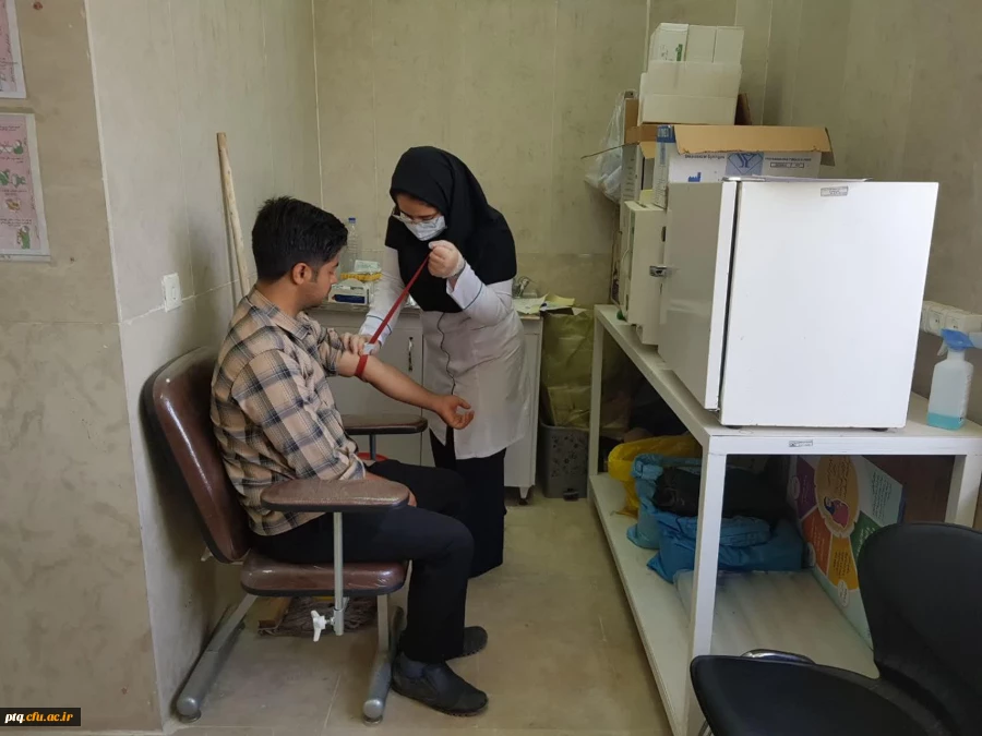 انجام آزمایش میزان قند وچربی خون از کارمندان پردیس در هفته سلامت 2