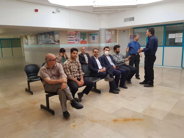 انجام آزمایش میزان قند وچربی خون از کارمندان پردیس در هفته سلامت 3