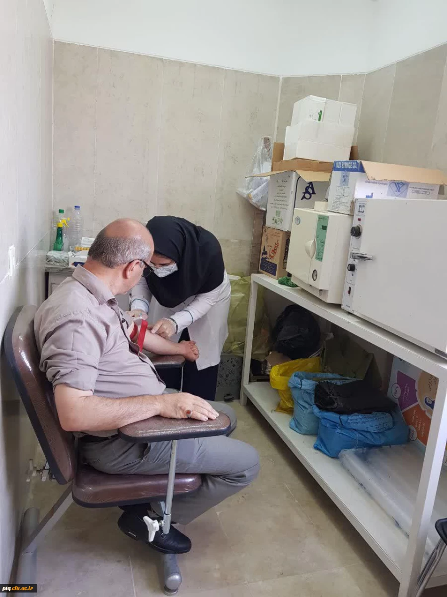 انجام آزمایش میزان قند وچربی خون از کارمندان پردیس در هفته سلامت 4