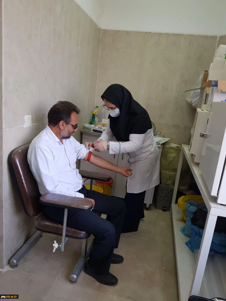 انجام آزمایش میزان قند وچربی خون از کارمندان پردیس در هفته سلامت 5