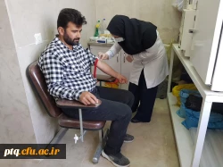 انجام آزمایش میزان قند وچربی خون از کارمندان پردیس در هفته سلامت 7