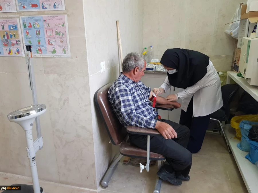 انجام آزمایش میزان قند وچربی خون از کارمندان پردیس در هفته سلامت 8