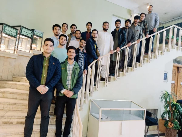 بازدید دانشجو معلمان پردیس آیت الله طالقانی دانشگاه فرهنگیان استان قم از موزه قرآن حرم فاطمی به مناسبت هفته قرآن کریم  3