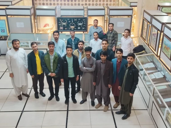 بازدید دانشجو معلمان پردیس آیت الله طالقانی دانشگاه فرهنگیان استان قم از موزه قرآن حرم فاطمی به مناسبت هفته قرآن کریم  4