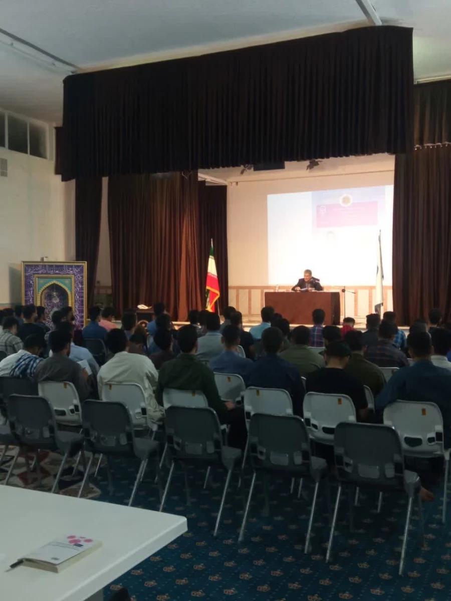 برگزاری نشست علمی بررسی رویکرد شعری احمد مطر (الهاشمی) در شعر معاصر عربی  با ارائه جناب آقای دکتر عبداللّهی 4