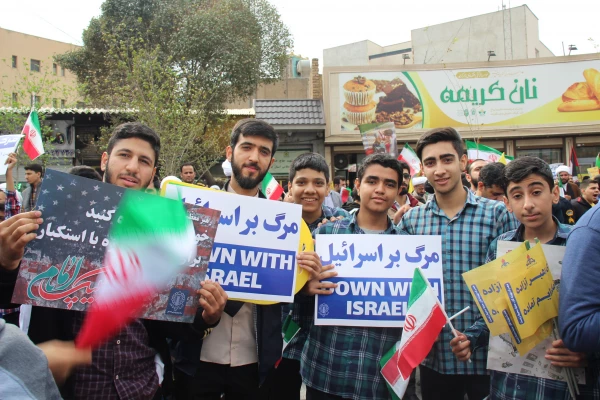 حضور دانشجومعلمان دانشگاه فرهنگیان قم در در راهپیمایی ۱۳ آبان 8