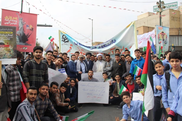 حضور دانشجومعلمان دانشگاه فرهنگیان قم در در راهپیمایی ۱۳ آبان 11