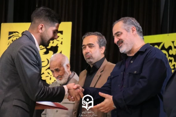 محفل بزرگ انس با قرآن کریم در دانشگاه فرهنگیان استان قم برگزار شد. 2