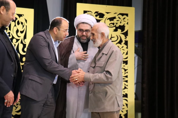 محفل بزرگ انس با قرآن کریم در دانشگاه فرهنگیان استان قم برگزار شد. 5